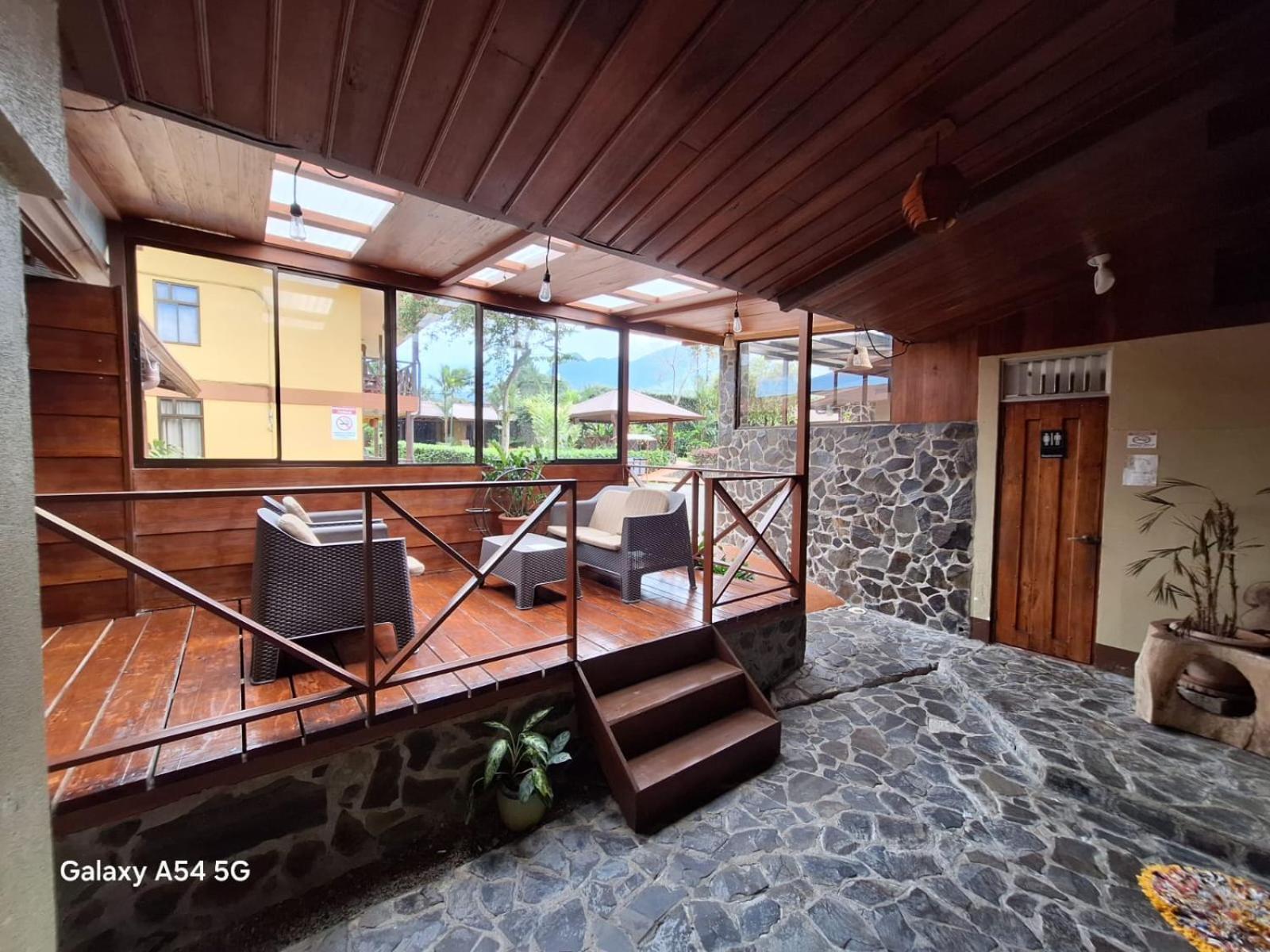 Iris Arenal Hotel Ла Фортуна Экстерьер фото