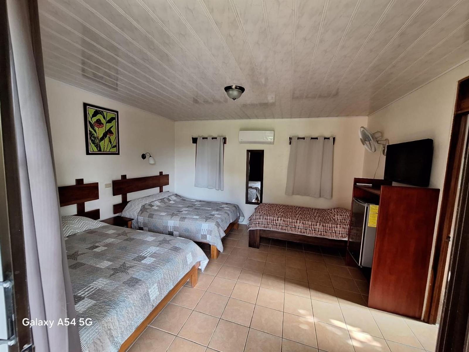 Iris Arenal Hotel Ла Фортуна Экстерьер фото