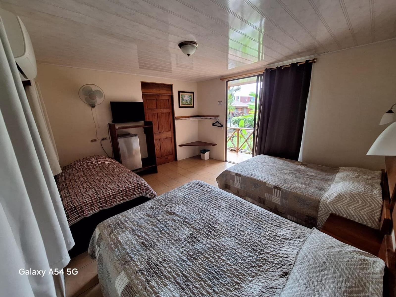 Iris Arenal Hotel Ла Фортуна Экстерьер фото